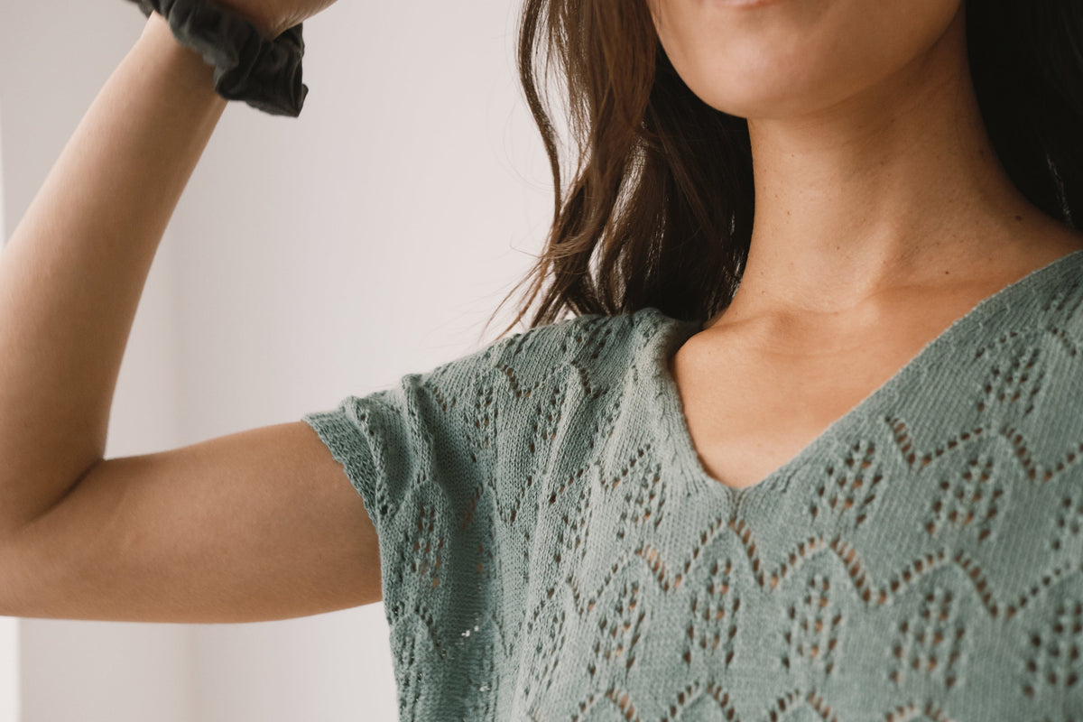 Top calado de tricot azul claro