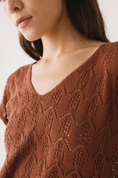 Top calado de tricot rojo arcilla