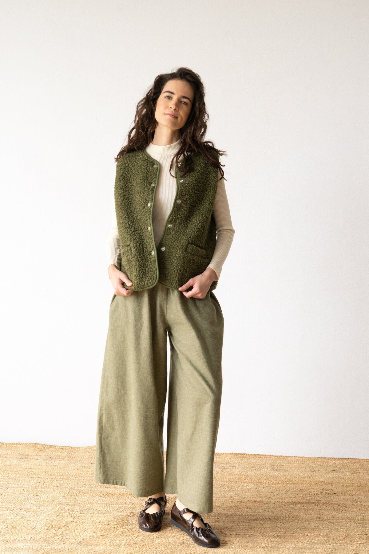 Pantalón ancho de algodón orgánico verde oliva