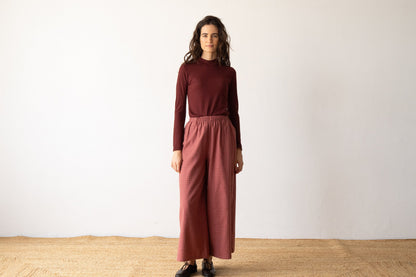 Pantalón ancho de algodón orgánico granate grosella