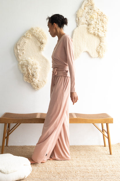 Pantalón ancho de lana merino rosa empolvado