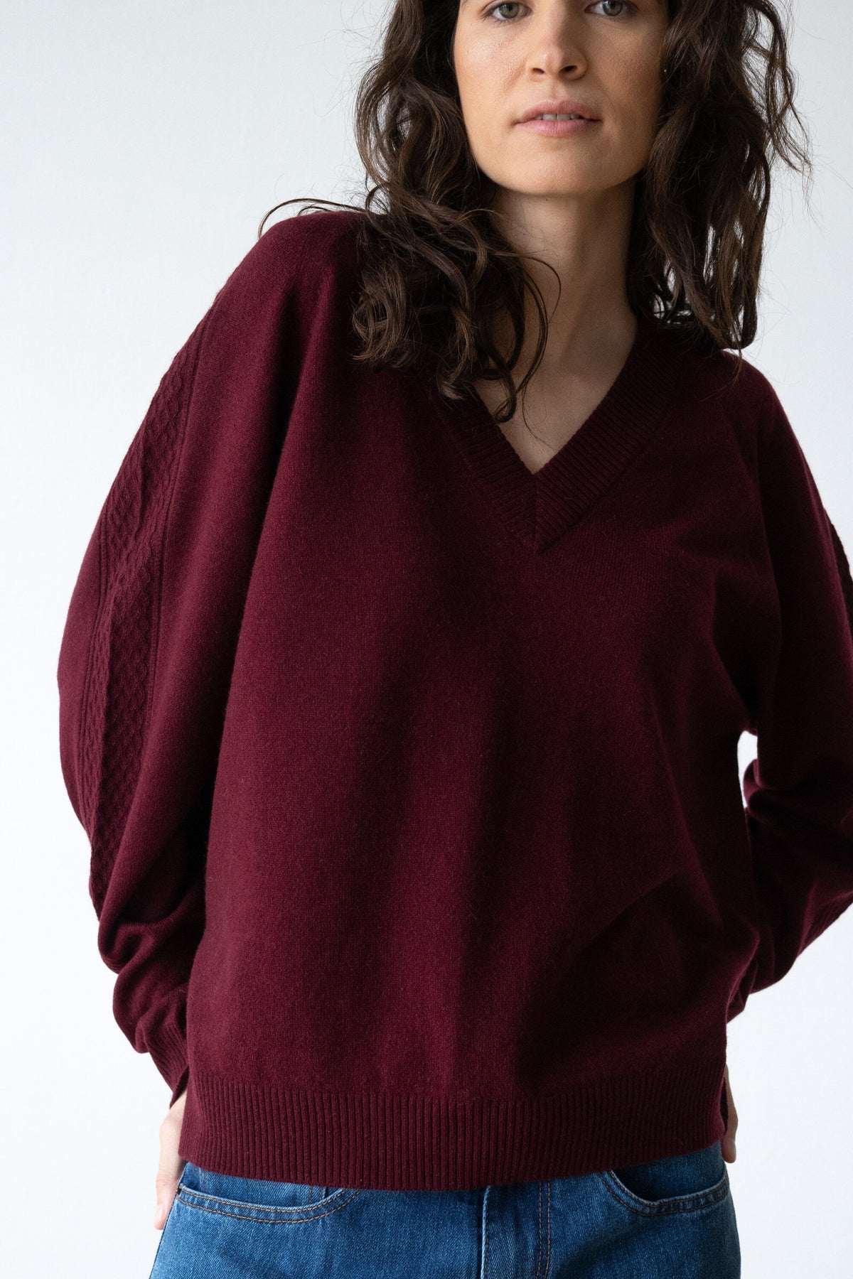 Jersey merino y cachemir escote en V granate