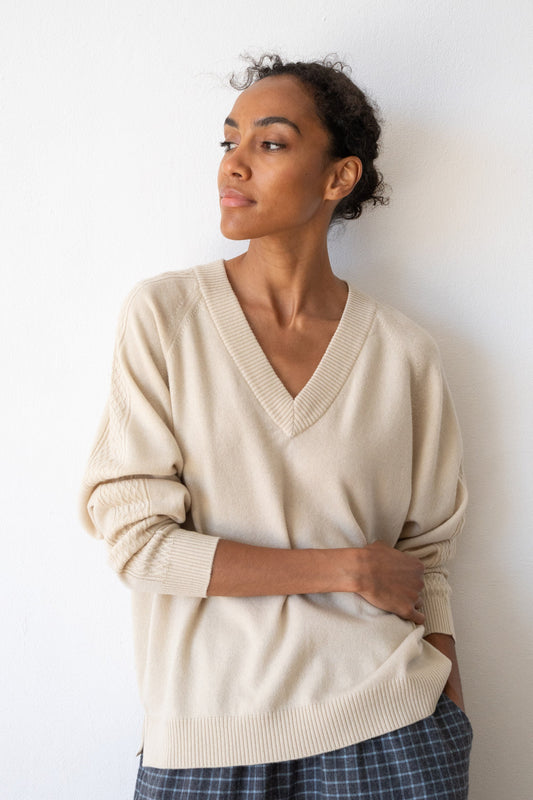 Beige V-neck merino and cashmere sweater