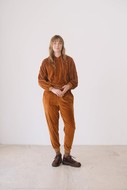 Organic cotton velvet joggers in terracotta