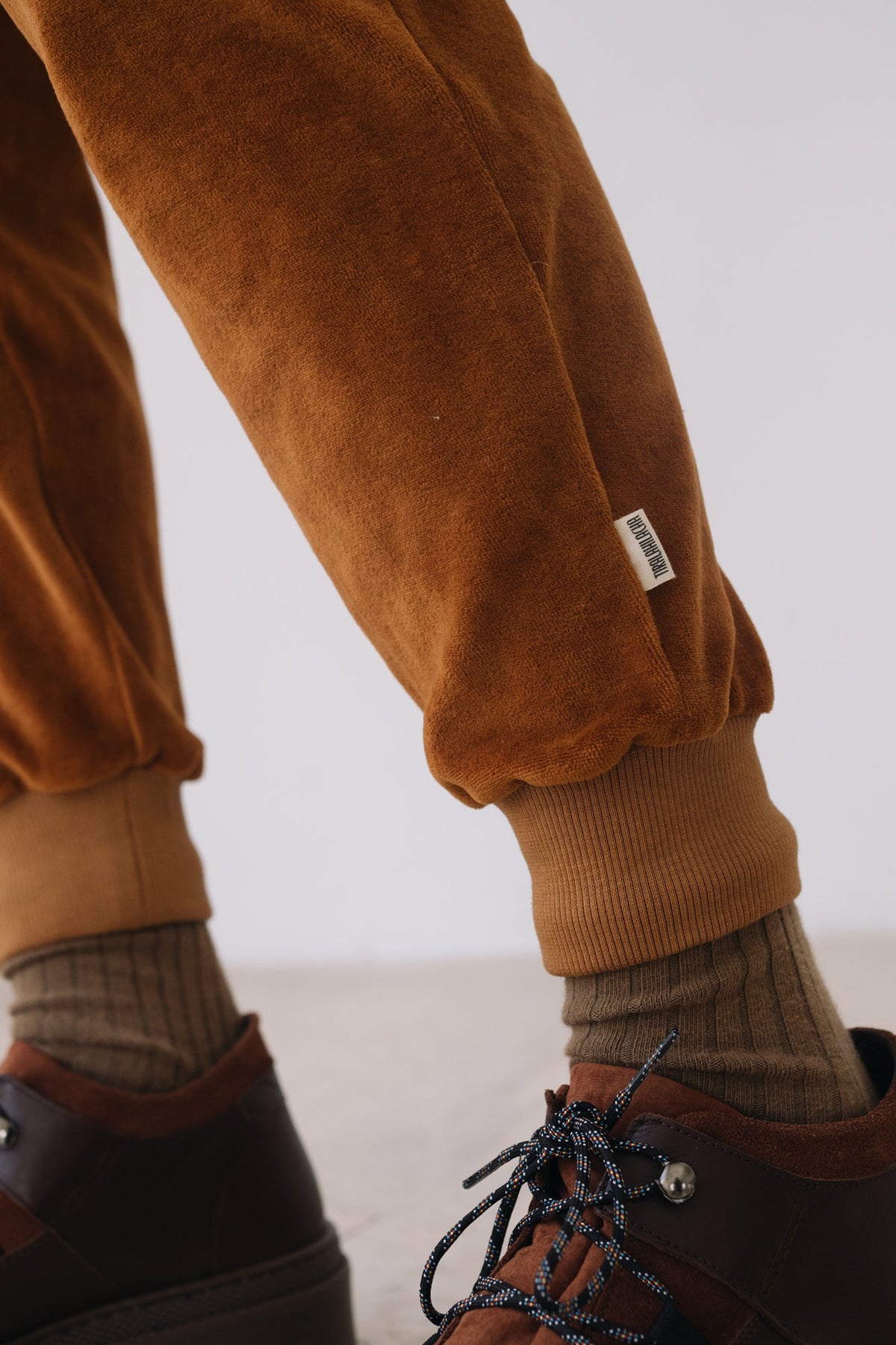 Organic cotton velvet joggers in terracotta