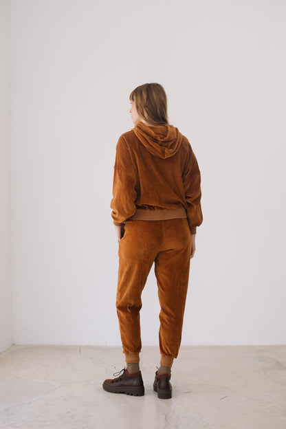 Organic cotton velvet joggers in terracotta