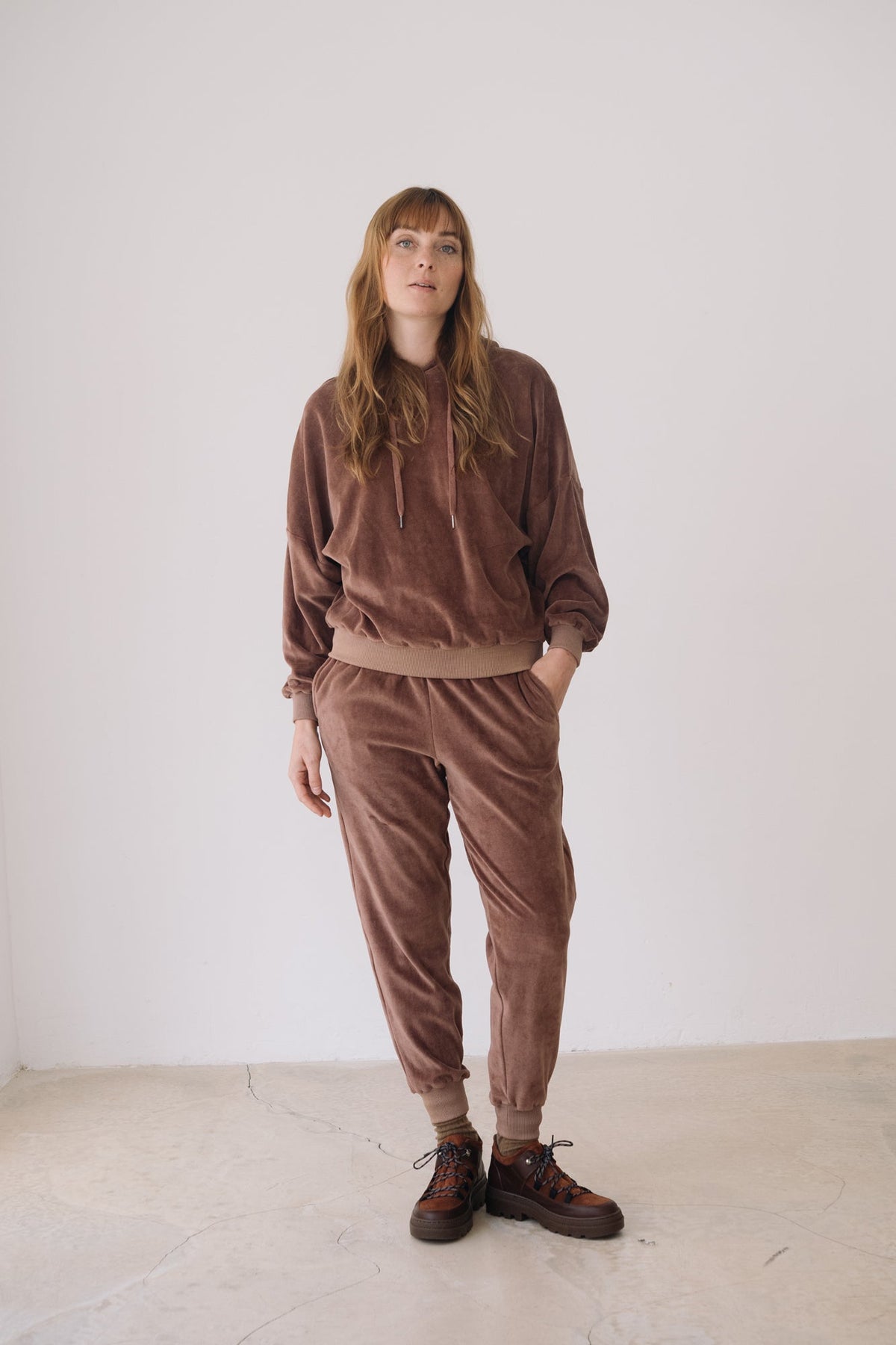 Jogger algodón orgánico terciopelo malva