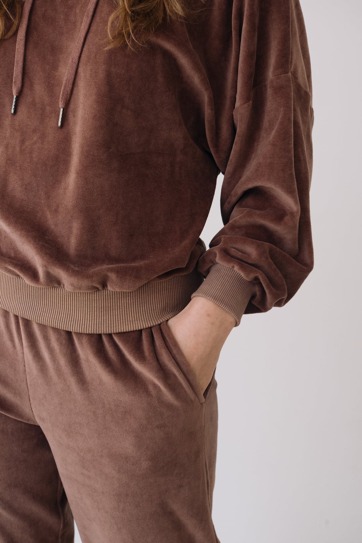 Jogger algodón orgánico terciopelo malva