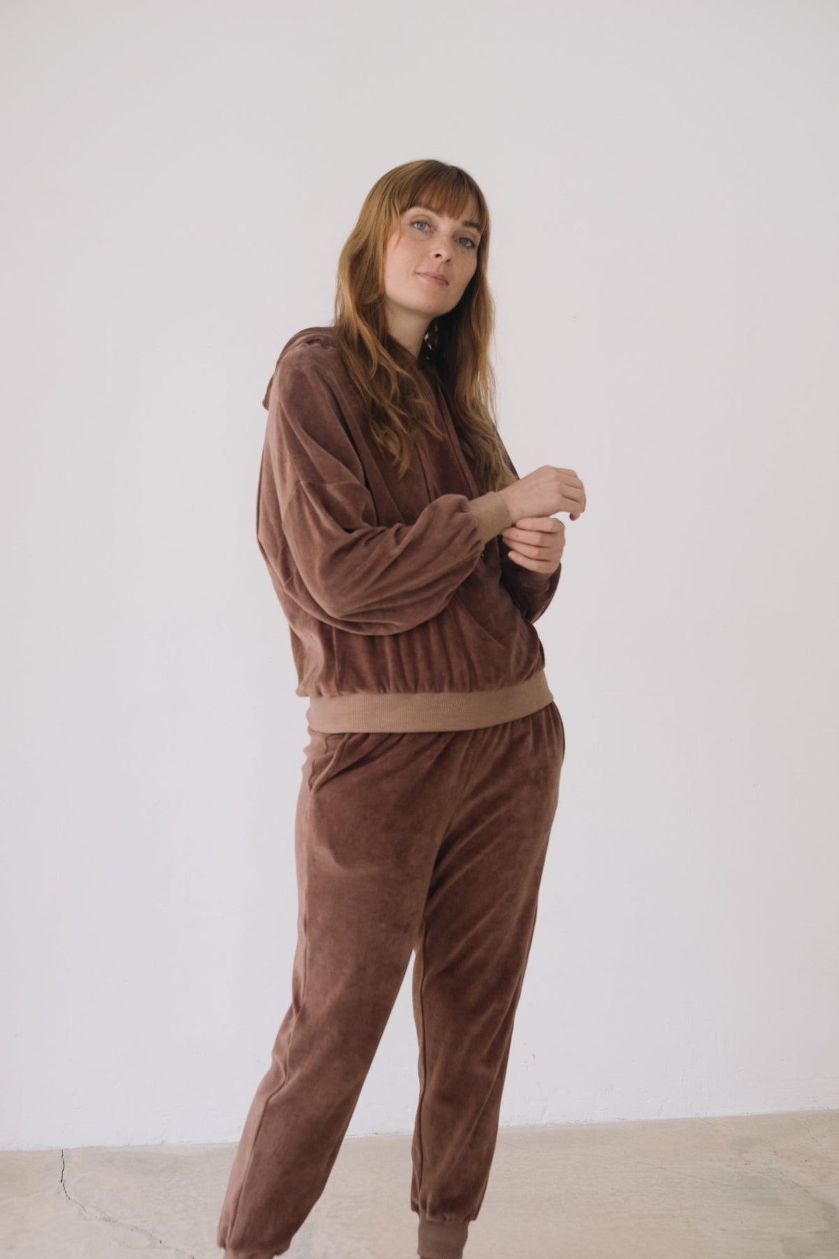 Jogger algodón orgánico terciopelo malva