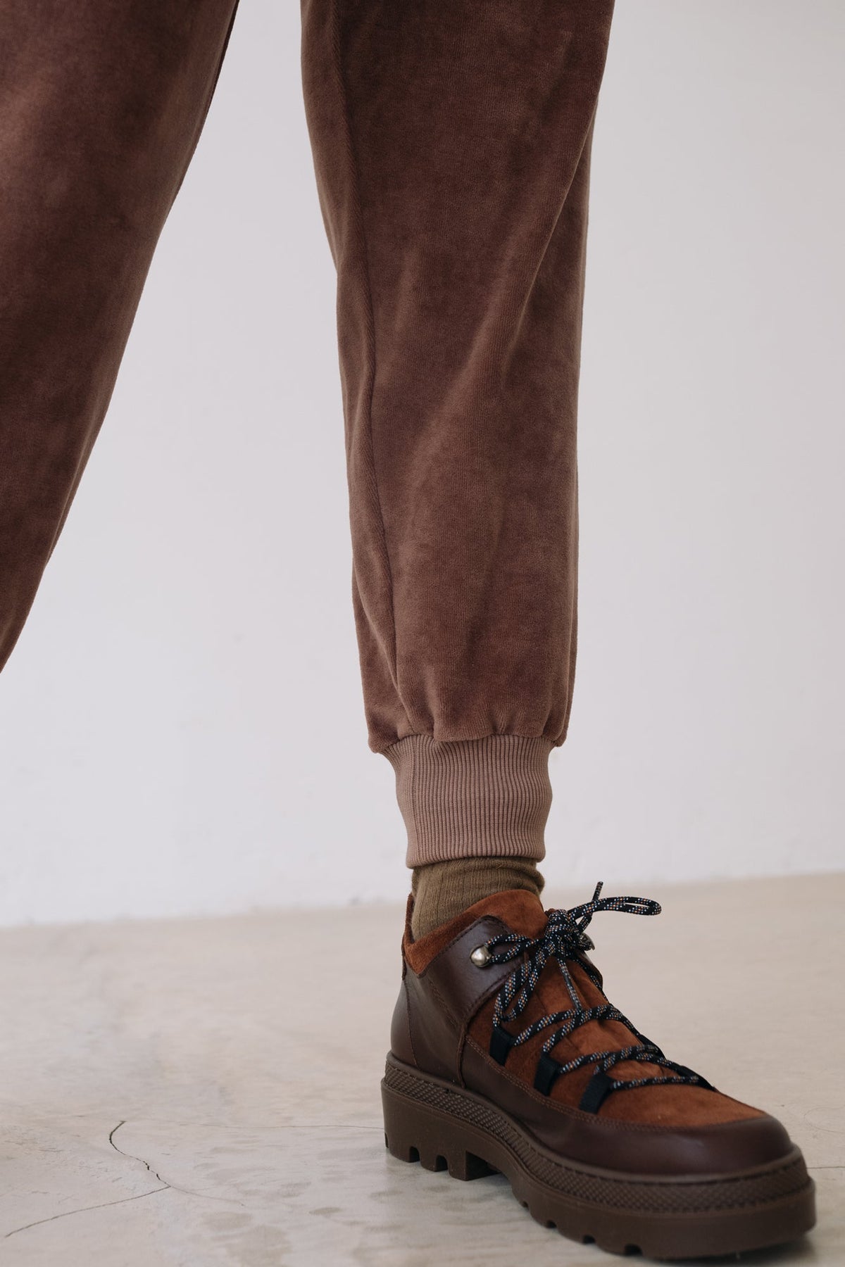 Jogger algodón orgánico terciopelo malva