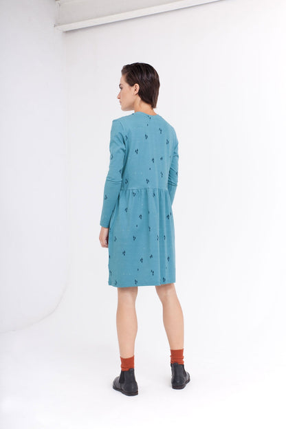 Vestido Camile oversize cruzado color azul ópalo.