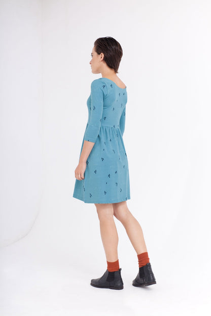 Vestido Carlona corte imperio azul ópalo.