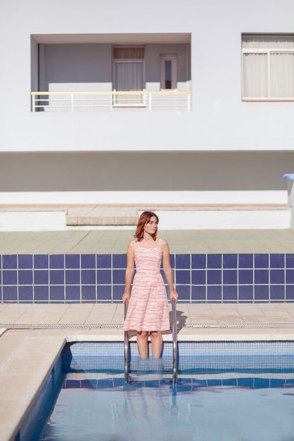 Vestido Micaela con escote corazón y estampado rayas marineras
